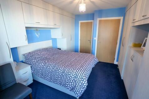 Master Bedroom Dual Aspect