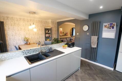 Kitchen Dual Aspect