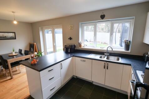 Kitchen Dual Aspect