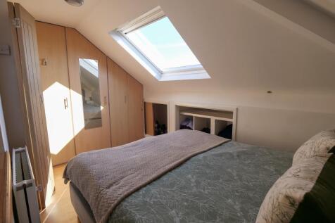 Master Bedroom Dual Aspect