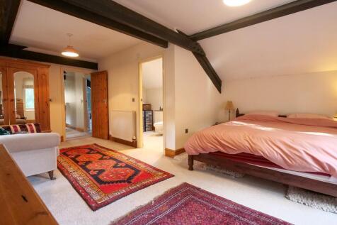 Master Bedroom Dual Aspect