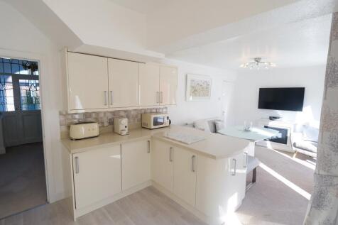 Kitchen Dual Aspect
