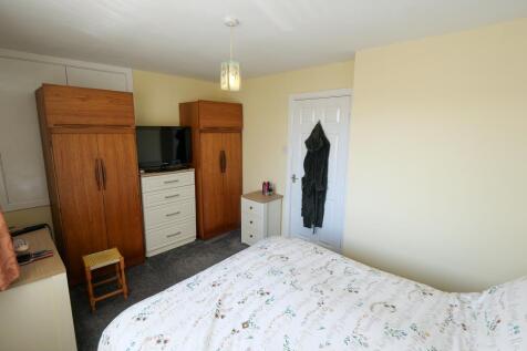 Master Bedroom Dual Aspect