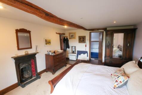 Master Bedroom Dual Aspect