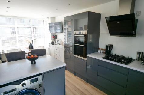 Kitchen Dual Aspect
