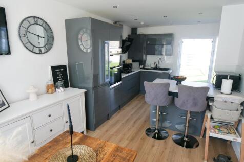 Kitchen Dual Aspect
