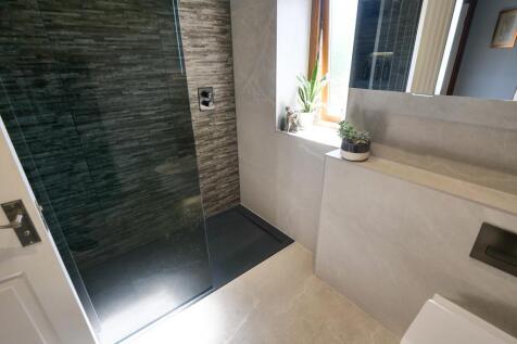 Shower Room Dual Aspect