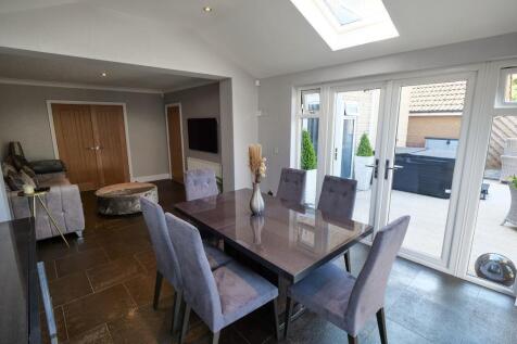 Dining Room Dual Aspect
