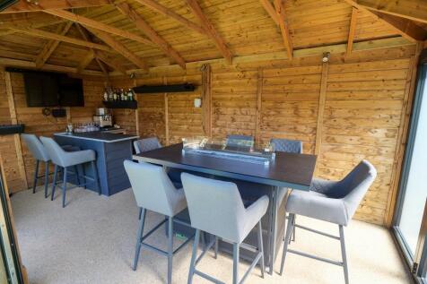 Bar/Entertainment Area