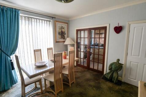 Dining Room Dual Aspect