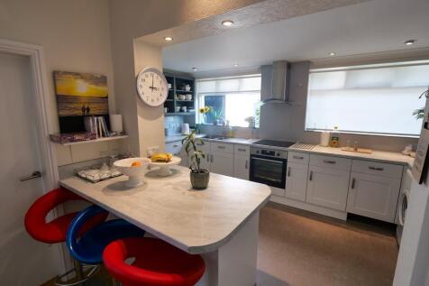 Kitchen Dual Aspect