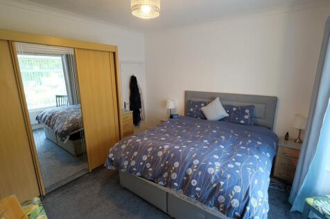 Master Bedroom Dual Aspect