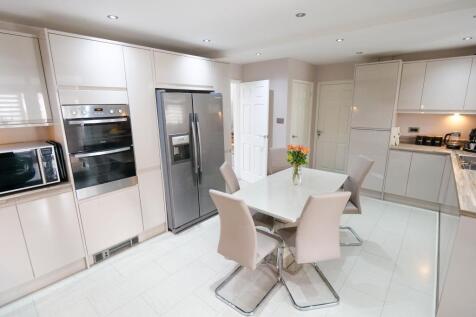 Kitchen Dual Aspect