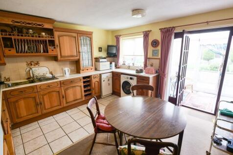 Kitchen Dual Aspect