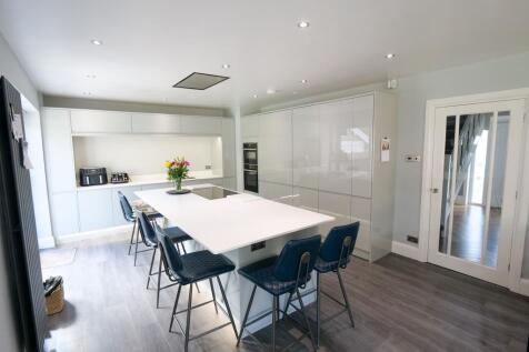 Kitchen Dual Aspect