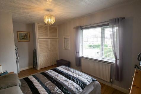 Master Bedroom Dual Aspect