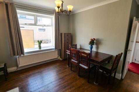 Dining Room Dual Aspect