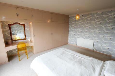Master Bedroom Dual Aspect