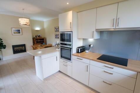 Kitchen Dual Aspect