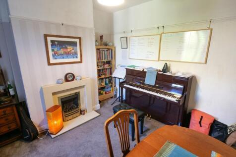 Dining Room Dual Aspect