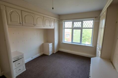 Master Bedroom Dual Aspect