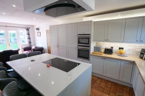 Kitchen Dual Aspect