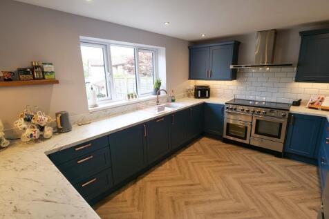 Kitchen Dual Aspect