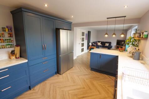 Kitchen Dual Aspect