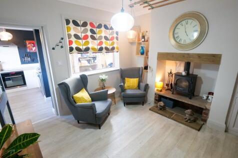 Sitting Room/Dining Area
