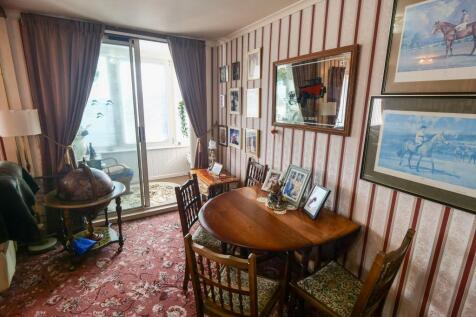 Dining Room Dual Aspect