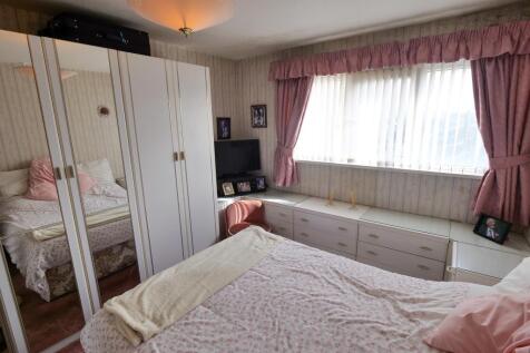 Master Bedroom Dual Aspect