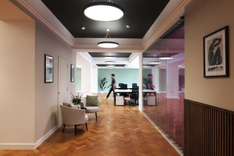 BedfordRow_Hallway_Entrance_Person01.png