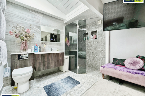 Ground Floor En Suite