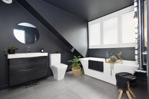 Bathroom 01.JPG