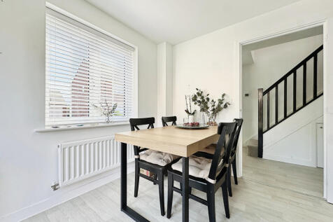 27 Oak Tree Road, Great Glen, Leicester, LE8 9HP