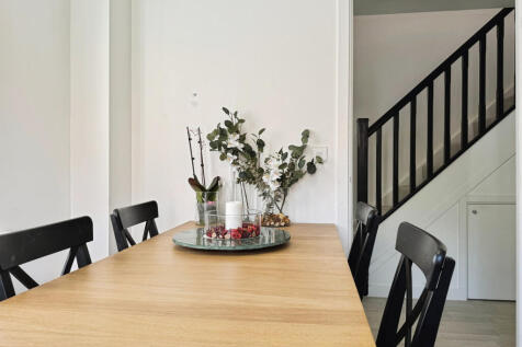 27 Oak Tree Road, Great Glen, Leicester, LE8 9HP