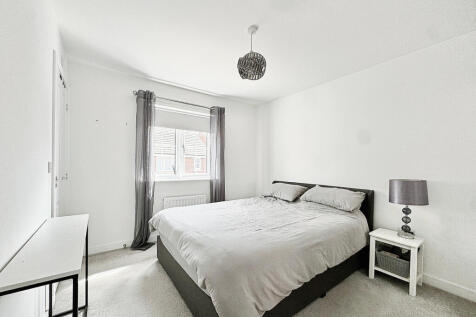 27 Oak Tree Road, Great Glen, Leicester, LE8 9HP
