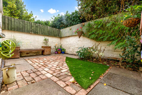 8, Thurlow Road, Leicester, LE2 1YE
