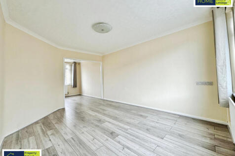32 Skelton Drive, West Knighton, Leicester, LE2 6J