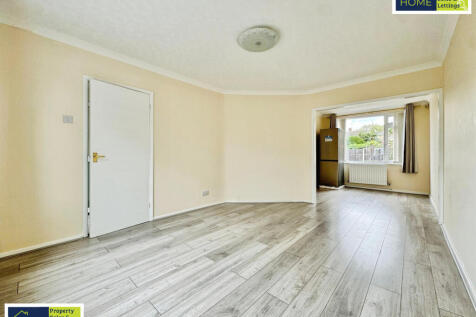 32 Skelton Drive, West Knighton, Leicester, LE2 6J