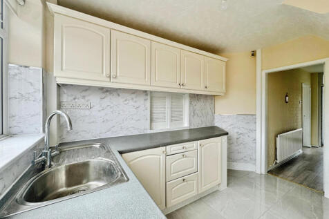 32 Skelton Drive, West Knighton, Leicester, LE2 6J