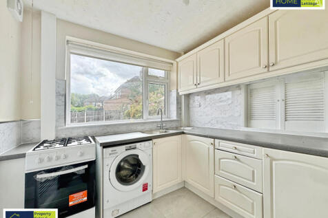 32 Skelton Drive, West Knighton, Leicester, LE2 6J