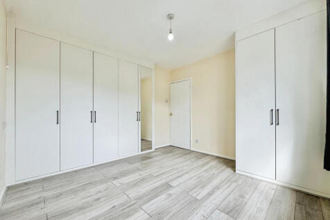 32 Skelton Drive, West Knighton, Leicester, LE2 6J
