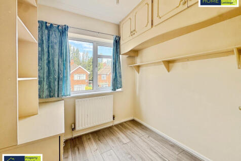 32 Skelton Drive, West Knighton, Leicester, LE2 6J