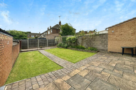 32 Skelton Drive, West Knighton, Leicester, LE2 6J