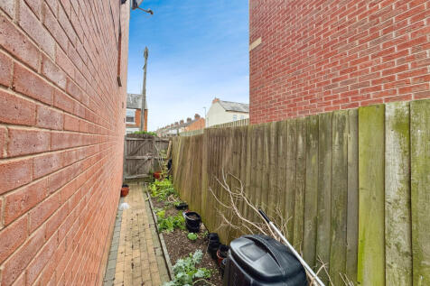 28 Lathkill Street, Market Harborough, LE16 9EY