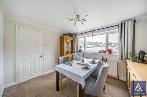 Dining Room/Bed 4