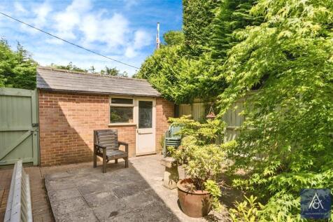 Garage/garden
