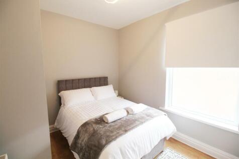 Bedroom 1.jpg