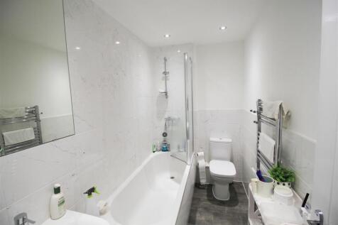 Family bathroom.jpg